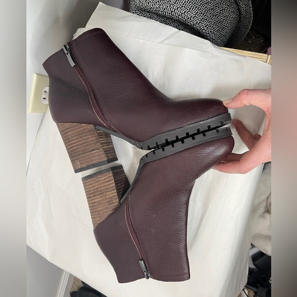 Franco Sarto Burgundy Leather Lugg Sole Maysen Heeled Booties Sz 10 - Picture 2 of 11